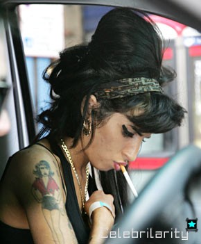 amy-winehouse-likesmoke.jpg