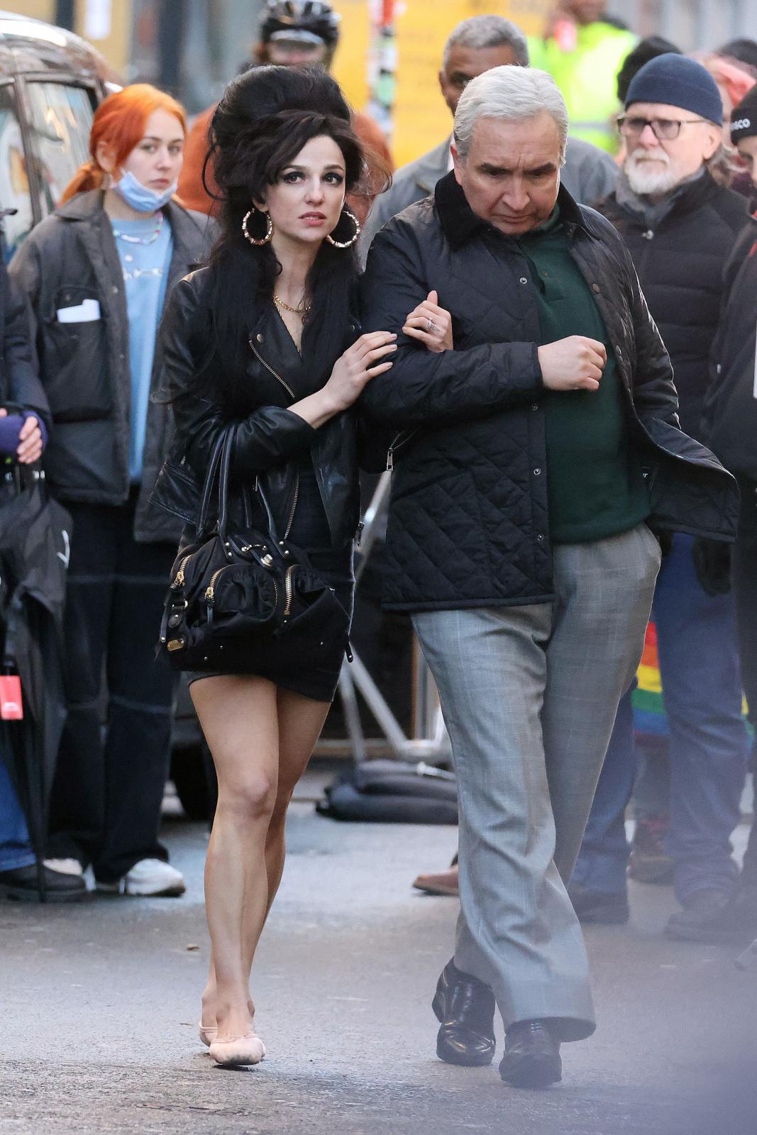 marisa-abela-and-eddie-marsan-filming-the-new-amy-winehouse-news-photo-1673947807.jpg